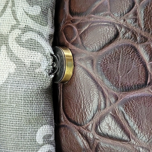 LV Recycled Croosbody - Picture 10 of 17